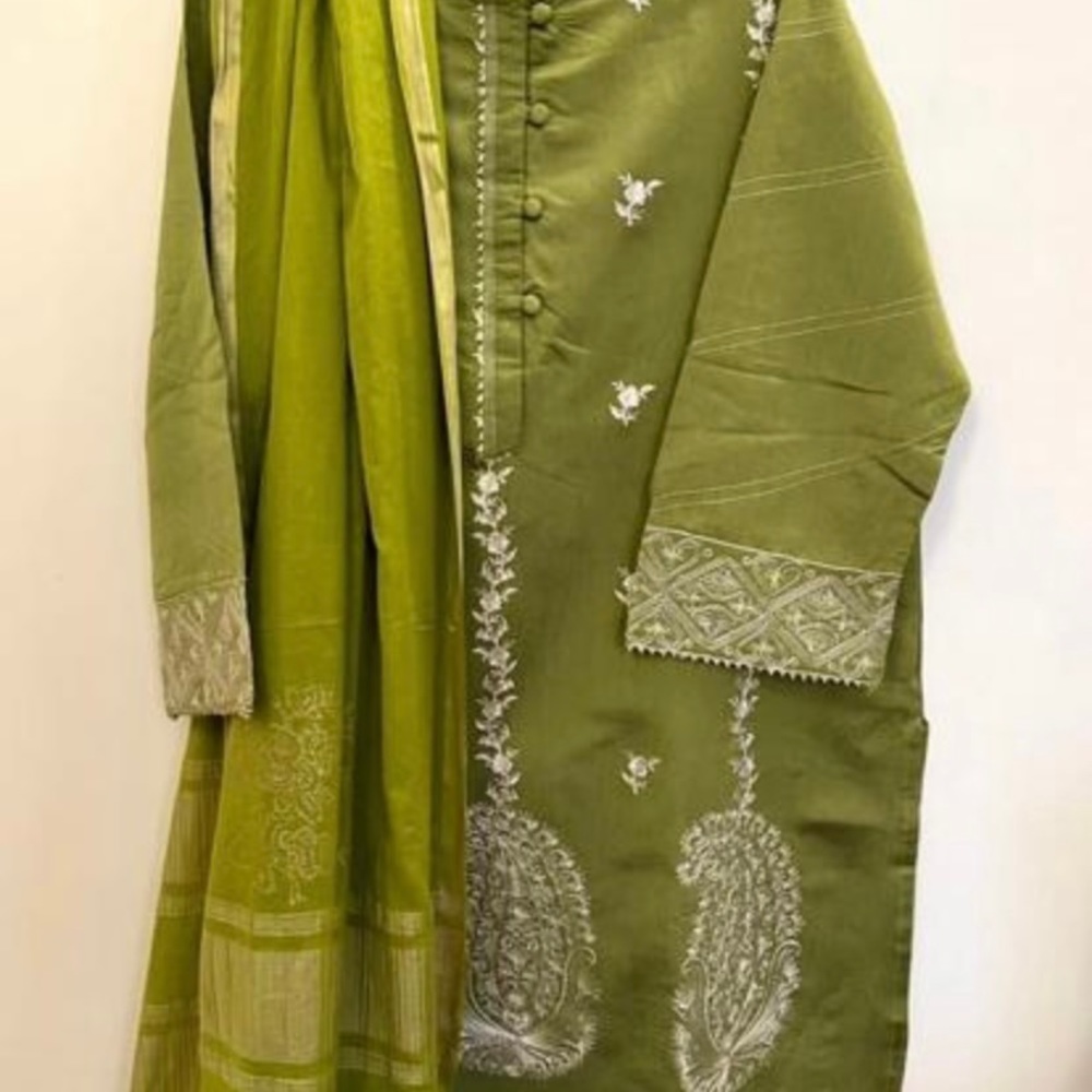 Designer fancy embroidered Pakistani dress( Xl) two piece( shirt& dupatta